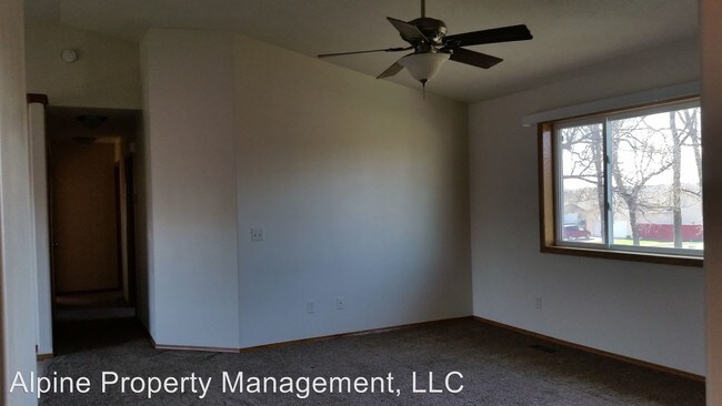 Building Photo - 706 N Harrington Ave