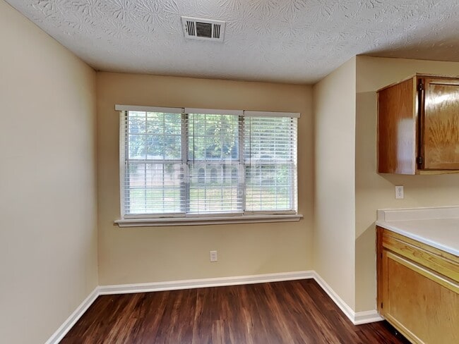 Foto del edificio - 4689 Rippling Brook Ct