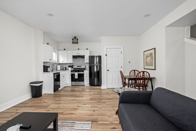 Building Photo - 844 Camp St