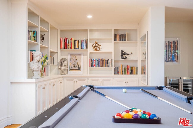 Building Photo - 110 N Barrington Ave