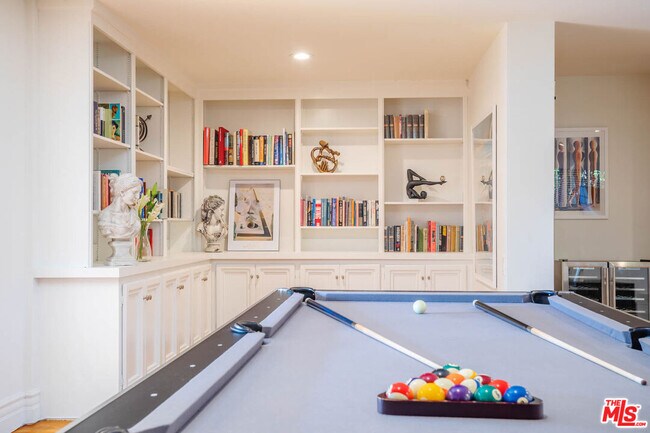 Foto del edificio - 110 N Barrington Ave