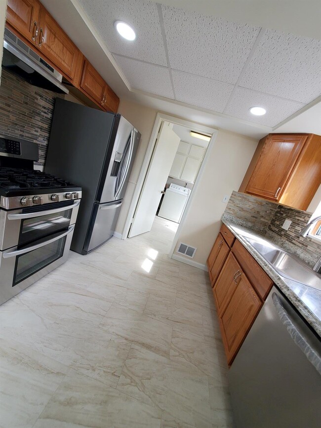 Building Photo - Updated 3 Bedroom Ranch w/ Tiled Flooring ...