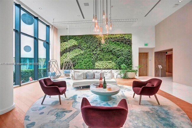 Foto del edificio - 650 NE 32nd St
