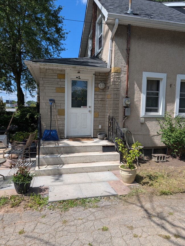 Building Photo - 5883 Mcleod Rd