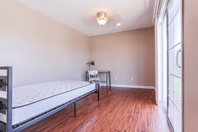 Foto del edificio - 3738 S Normandie Ave