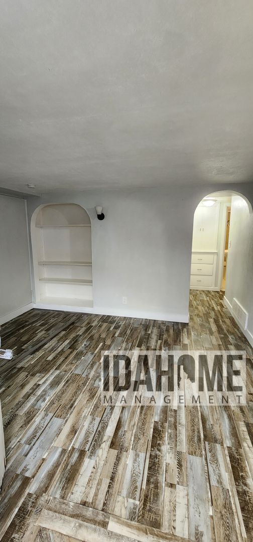 Foto del edificio - 626-628 W Custer St