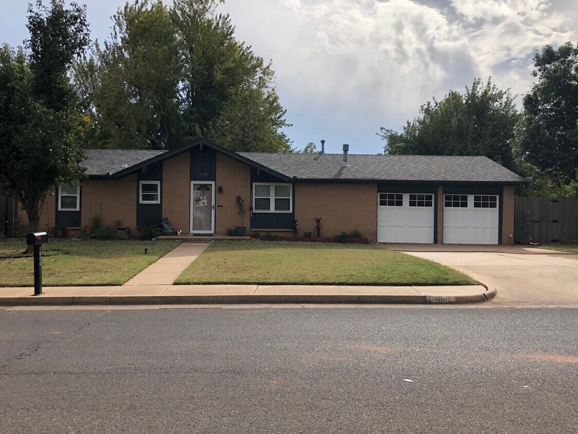 1000 Swan Lake Rd, Edmond, OK 73003 House Rental in Edmond, OK