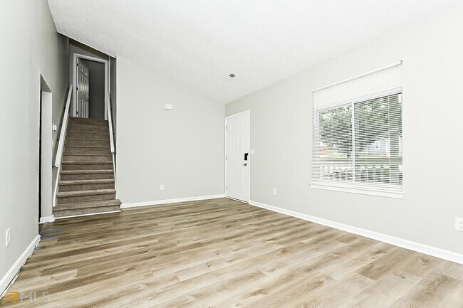 Building Photo - 3042 Medina Dr