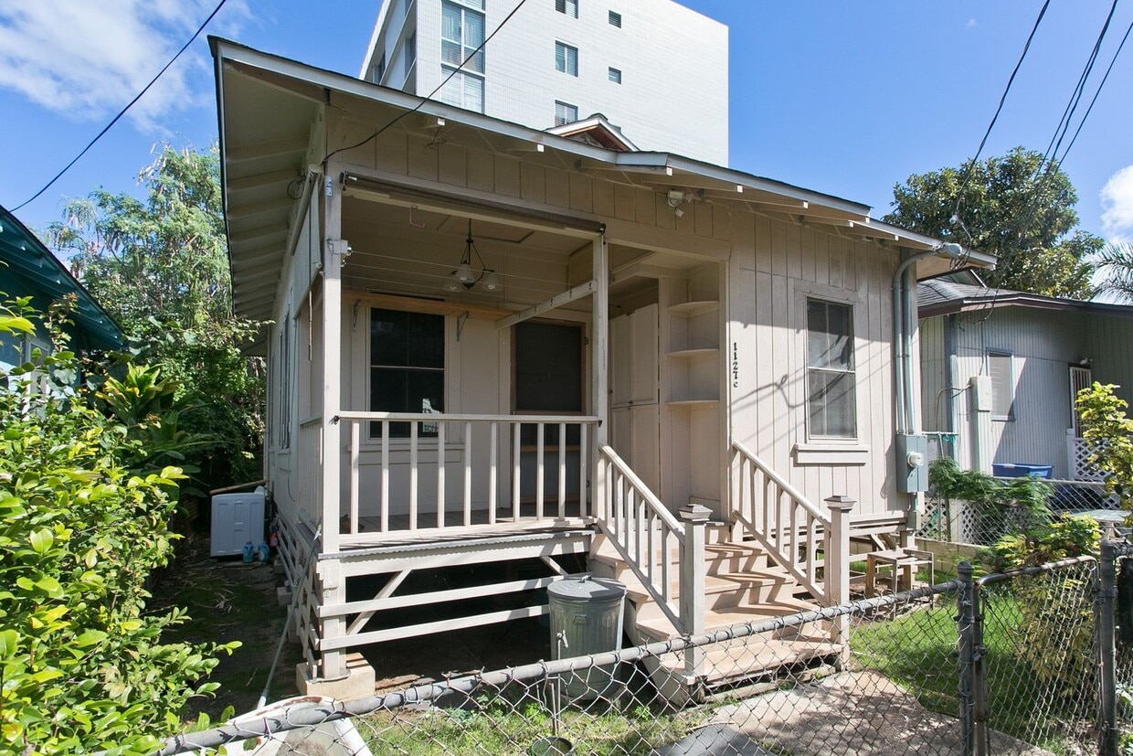 Primary Photo - Cozy 2 BD Lower Kalihi NO PARKING