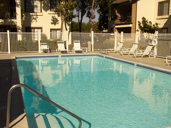 Foto del edificio - 8540 Summerdale Rd