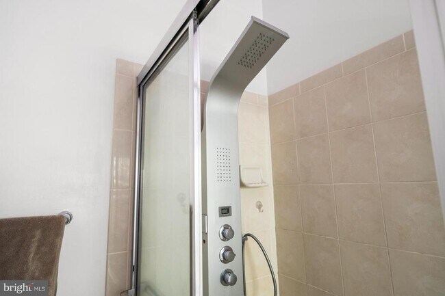Foto del edificio - 4749 Thornbury Dr