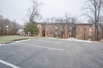 Building Photo - 5801 Oakwood Dr