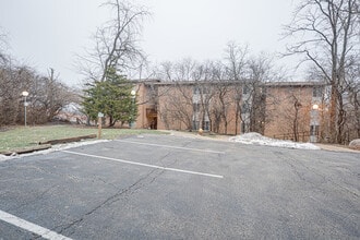 Building Photo - 5801 Oakwood Dr