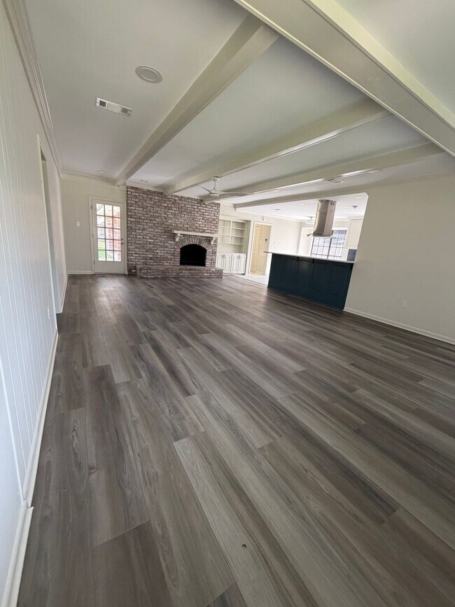 Building Photo - Oak Hills area 3br/2.5 ba house