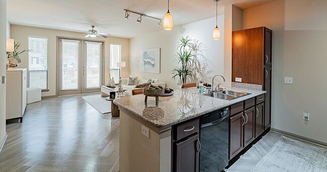 Building Photo - Prime Location, Free Move-In