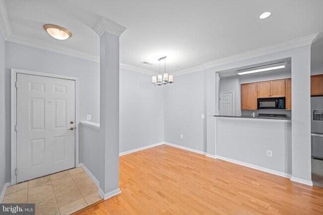Building Photo - 4860 Eisenhower Ave