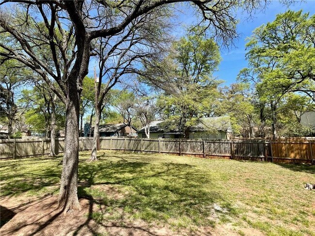 Foto del edificio - 4204 Oak Creek Dr
