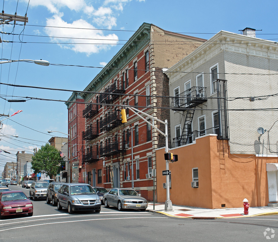 Primary Photo - 1202-1206 Bergenline Ave