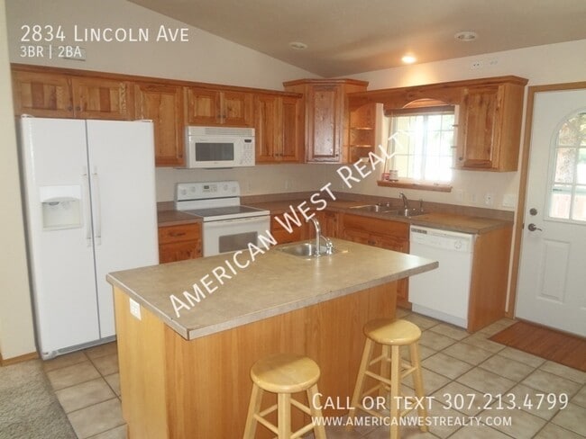 Building Photo - 2834 Lincoln Ave