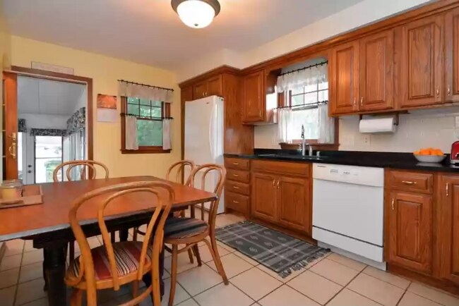 Foto del edificio - 3402 Burke Ave