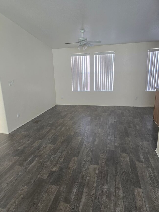 Building Photo - 1915 N Park Ave