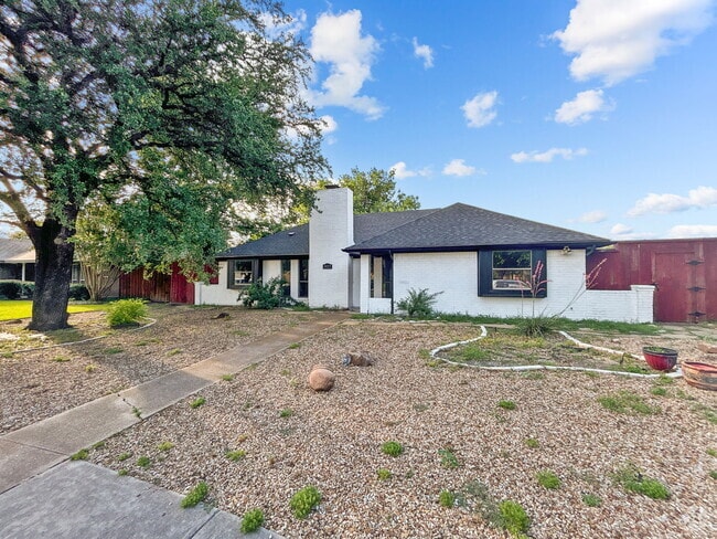 Building Photo - 1927 Vista Oaks Dr