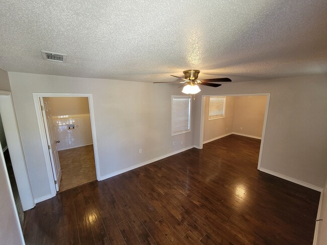 Building Photo - 900 N 8th St