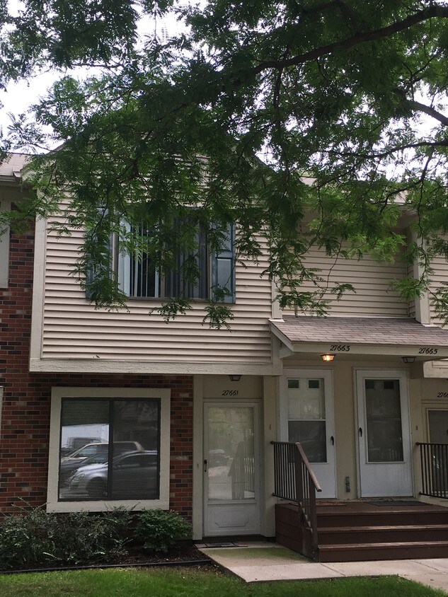 27661 Harrison Woods Ln, Harrison Township, MI 48045 Condo for Rent