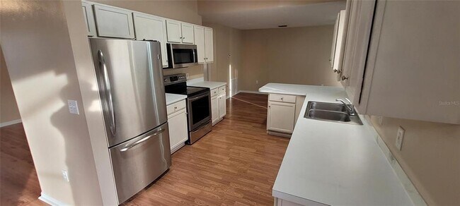 Building Photo - 637 Dromedary Ct