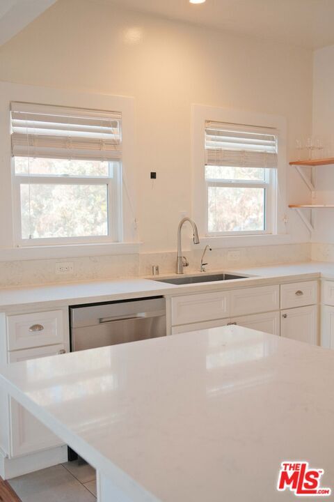 Foto del edificio - 466 1/2 N Gardner St