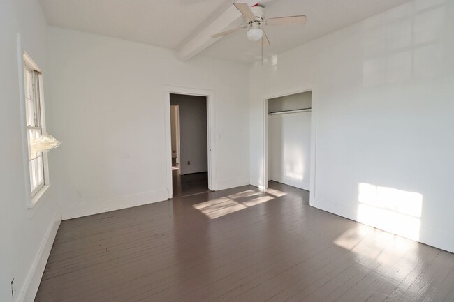 Foto del edificio - 2 bed/1 bath duplex near downtown Columbia