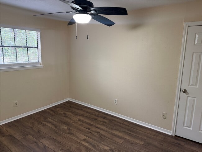 Building Photo - 9 Dewthread Ct