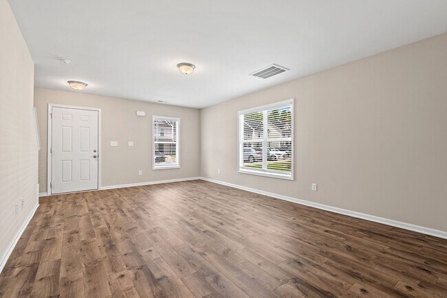 Building Photo - MOVE IN SPECIAL - Beautiful 2 Bedroom Townhome in Clayton