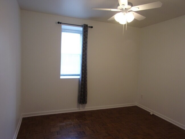 Building Photo - 301 W 29th St