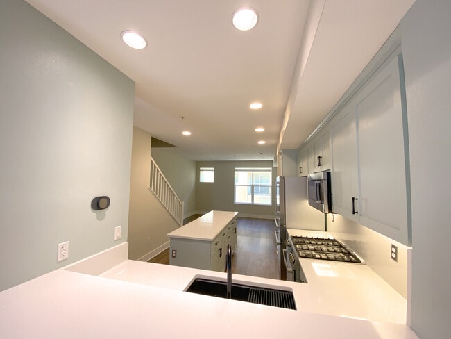 Foto del edificio - 310 City Center Dr