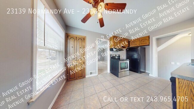 Building Photo - Charming Eastpointe home - Move-In Ready!