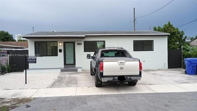 Building Photo - 3141 SW 24th Ter