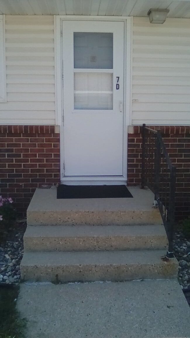 front door - 902 Badger Creek Dr