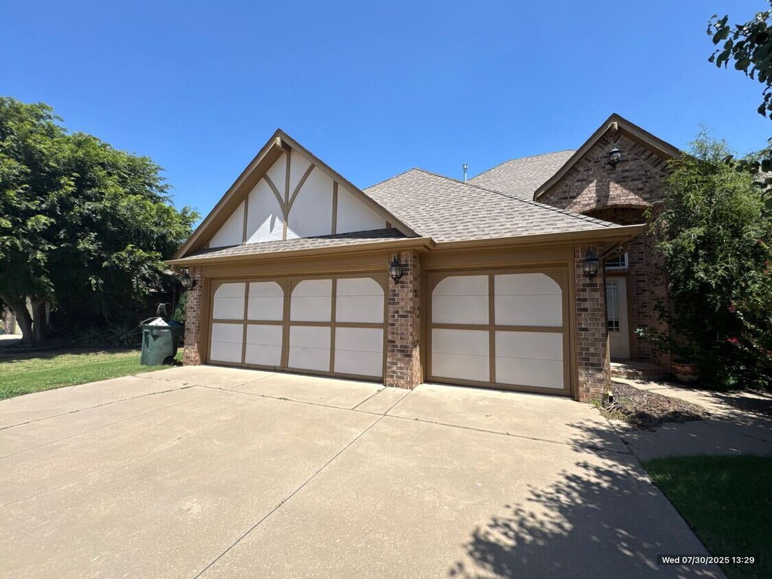 Foto principal - Stunning 3-Bedroom Home with Modern Amenities