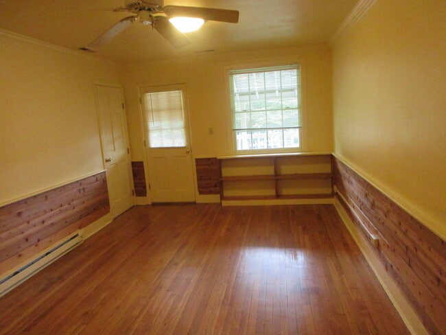 Building Photo - 104 Dunova Ct