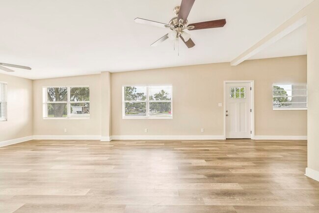 Building Photo - 2412 Martinwood Dr