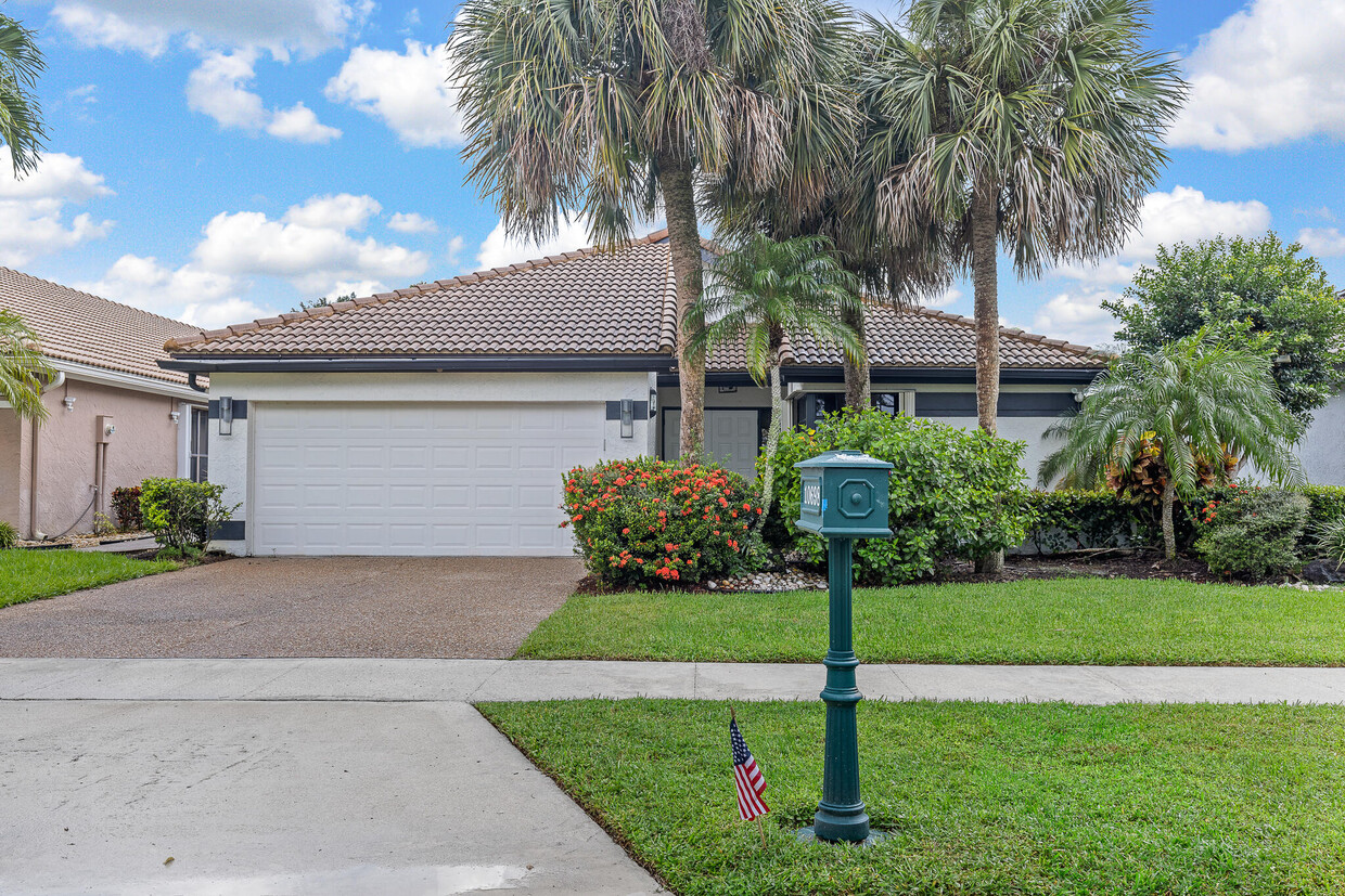 Foto principal - 10698 Crystal Lake Dr