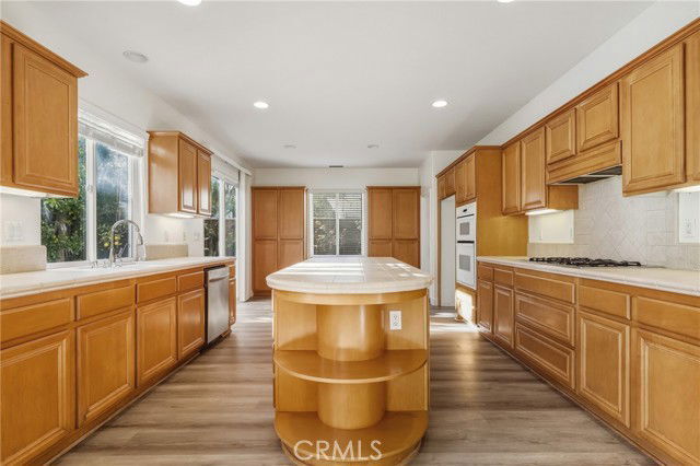 Building Photo - 6 Sutton