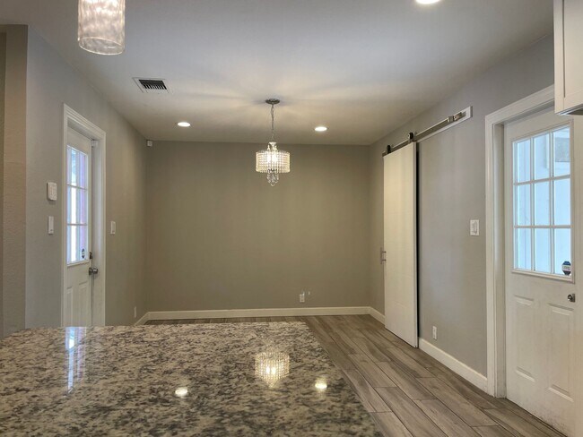 Foto del edificio - 1369 W 14th St