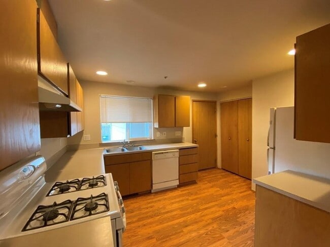 Foto del edificio - 2367 McDonald Ave