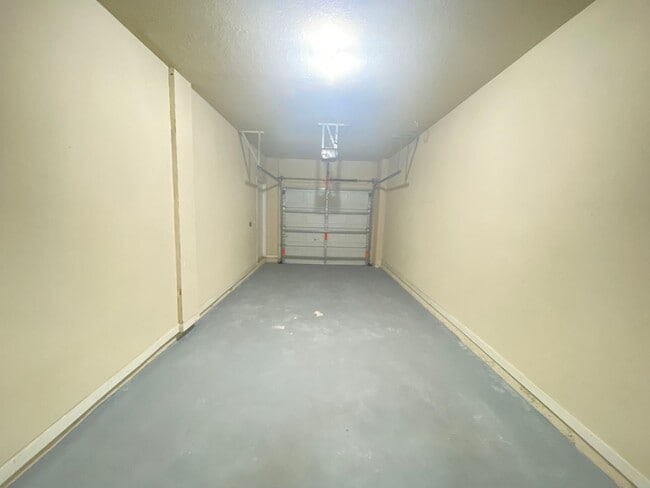 Building Photo - Stunning one bedroom, one bath luxury condo with large garage and fabulous community amenities.