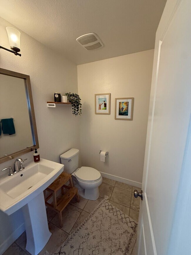 Foto del edificio - 3 Bedroom 2 Bath Unit