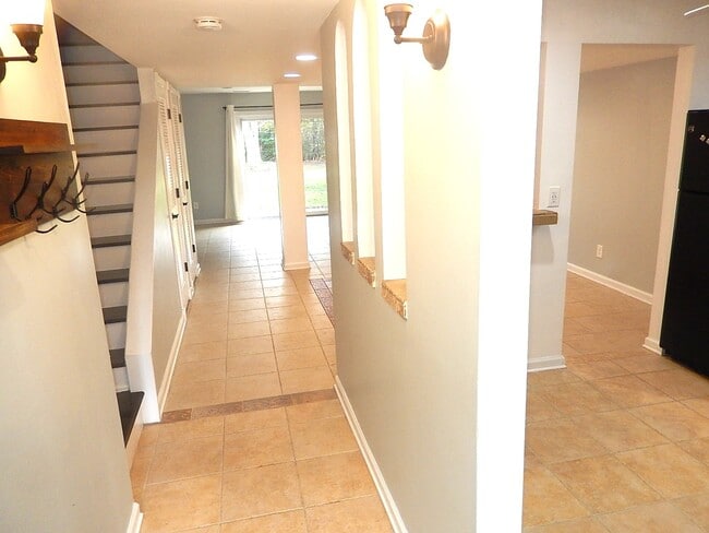 Building Photo - 5805 Nottoway Ct