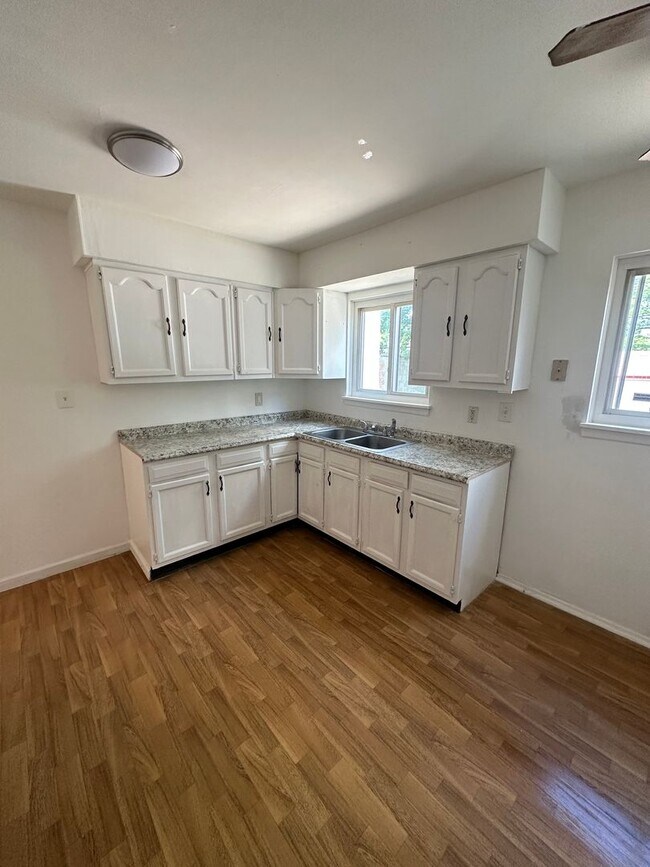 Foto del edificio - 4 Bedroom Single Lee/Harvard Area