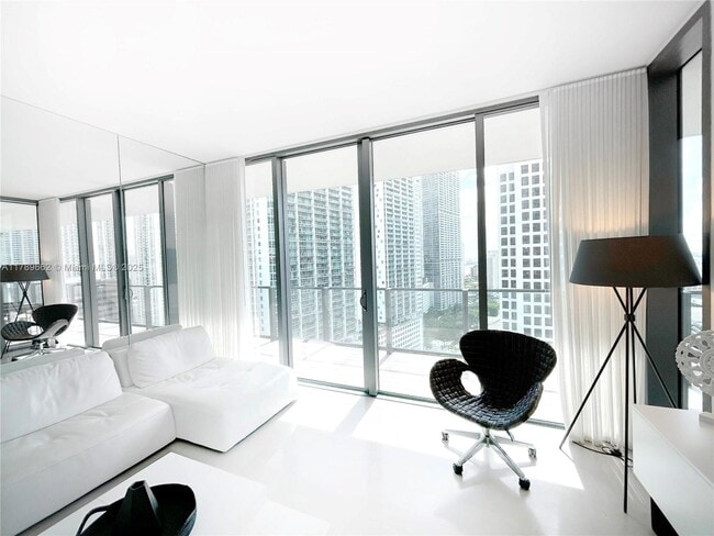 Foto del edificio - 68 SE 6th St